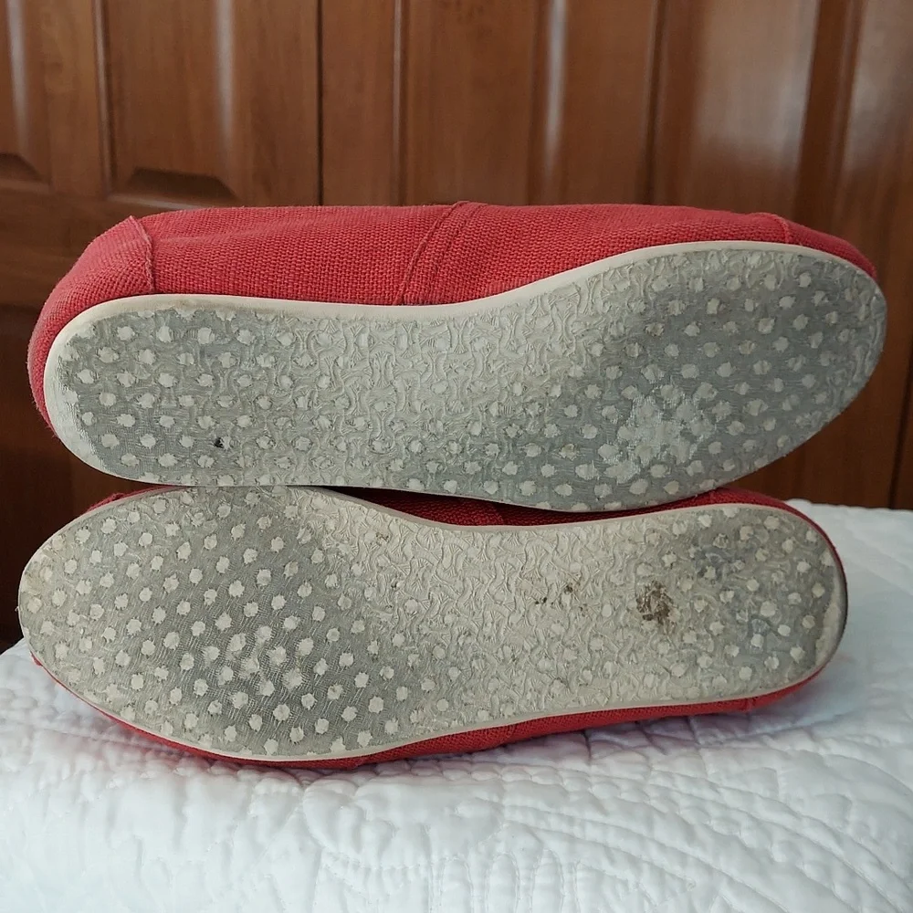 Toms Women's Canvas Slip-On Flats in Red, Size 8Wide